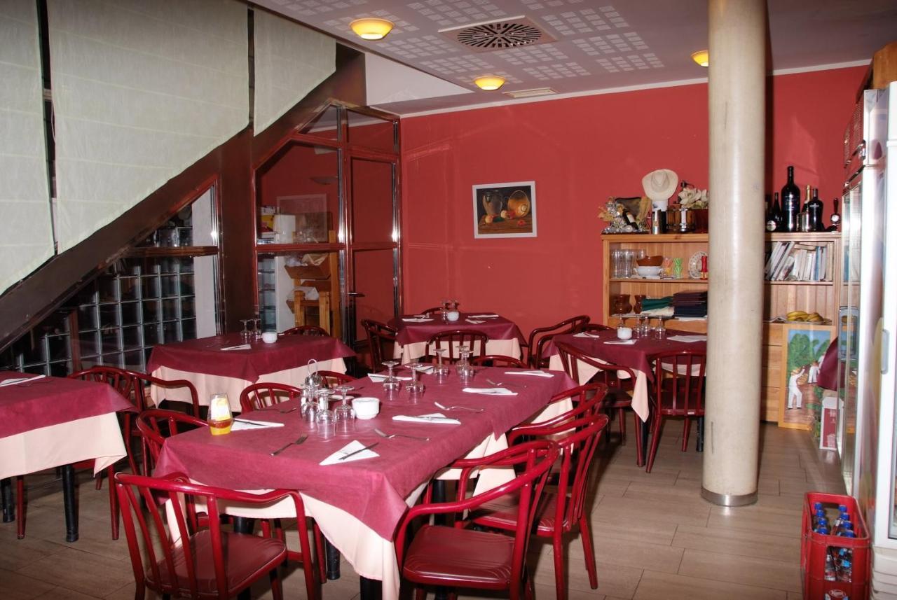 Hostal Restaurante Baraka Alagón Exterior foto